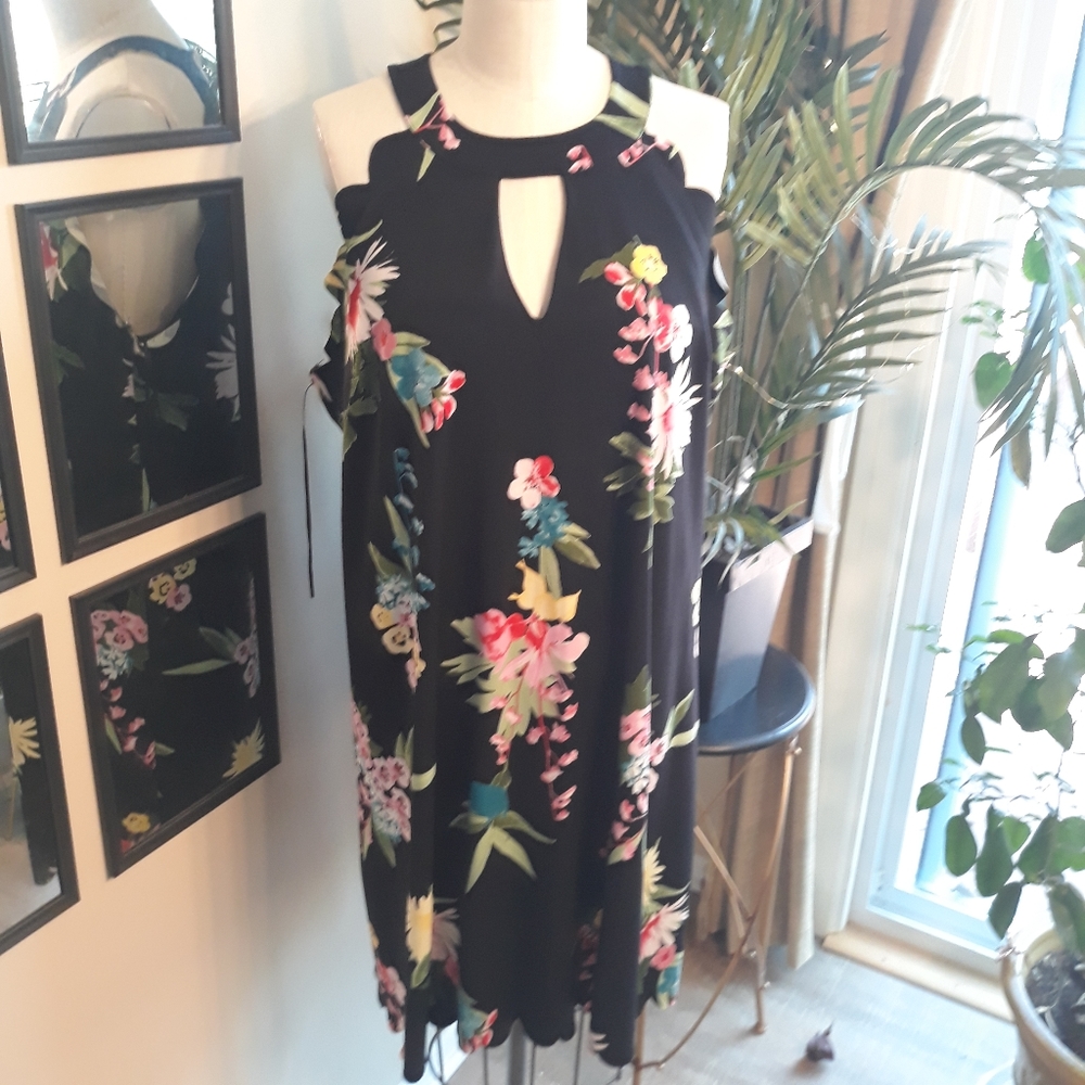 Scalloped Edge Floral Dress